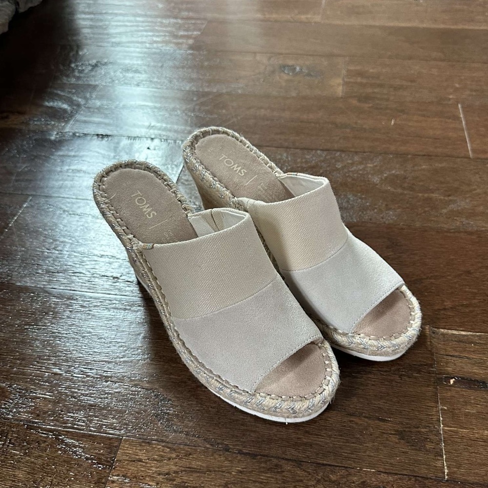 Toms-beige suede wedges-Size 8 - Picture 7 of 10